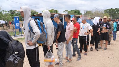 A photo of military aged Chinese men lined up in San Vicente refugee camp in Panama
